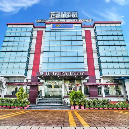Hotel Parth Inn Ґазіабад Екстер'єр фото