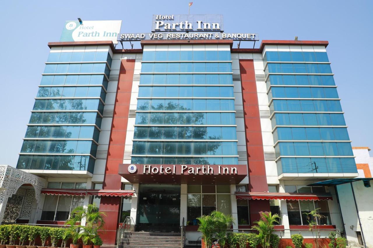 Hotel Parth Inn Ґазіабад Екстер'єр фото