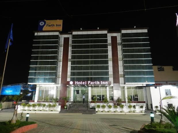Hotel Parth Inn Ґазіабад Екстер'єр фото
