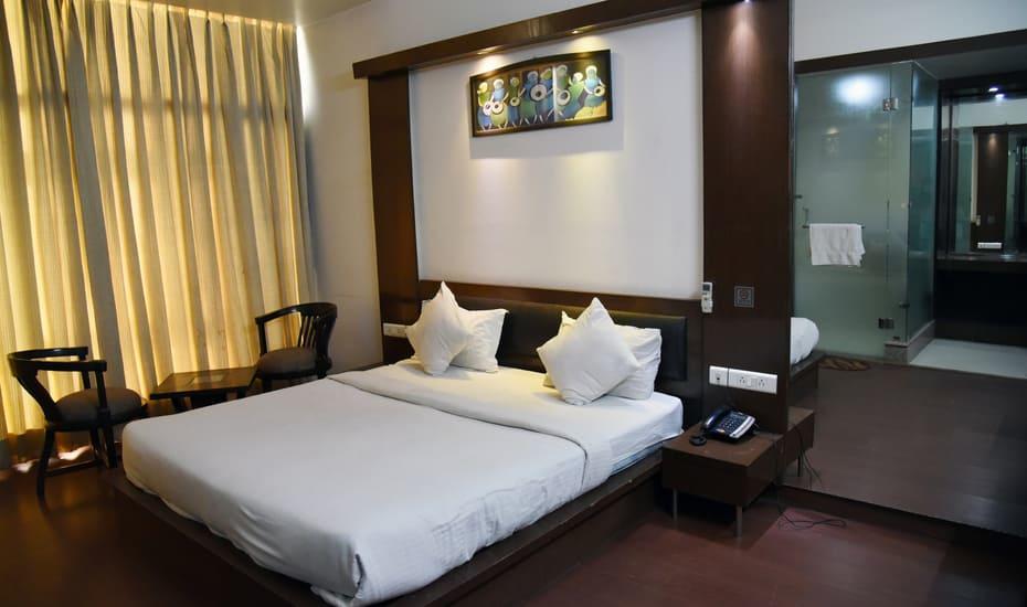 Hotel Parth Inn Ґазіабад Екстер'єр фото