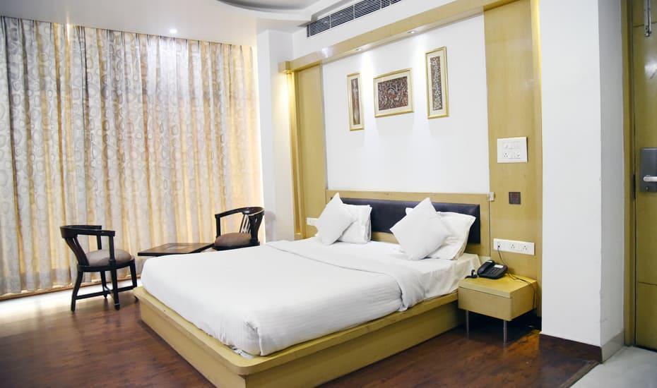Hotel Parth Inn Ґазіабад Екстер'єр фото