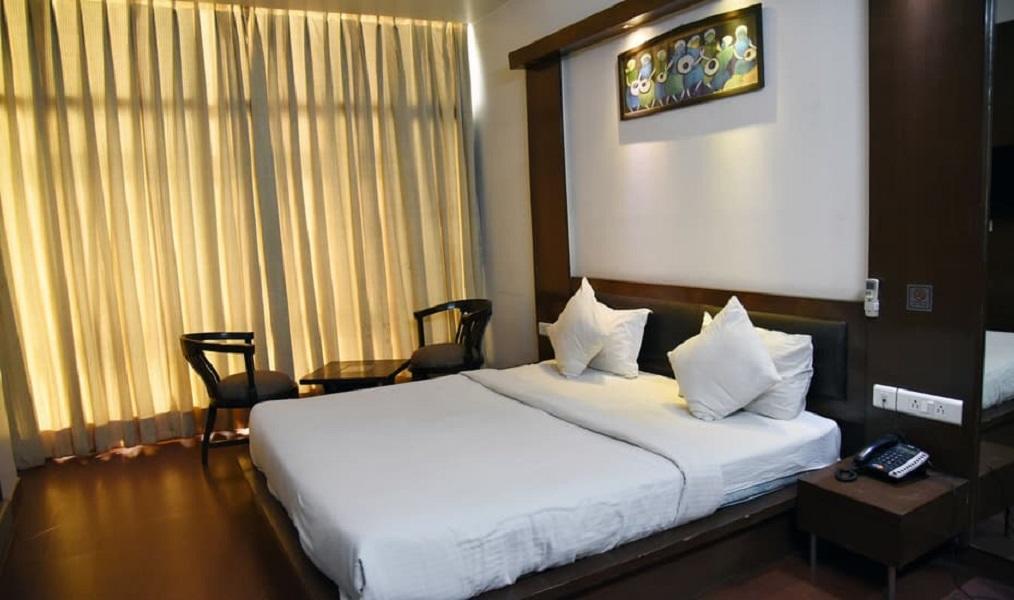 Hotel Parth Inn Ґазіабад Екстер'єр фото