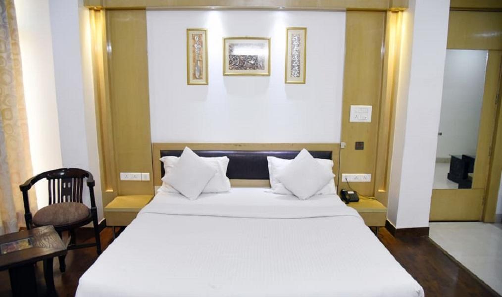 Hotel Parth Inn Ґазіабад Екстер'єр фото