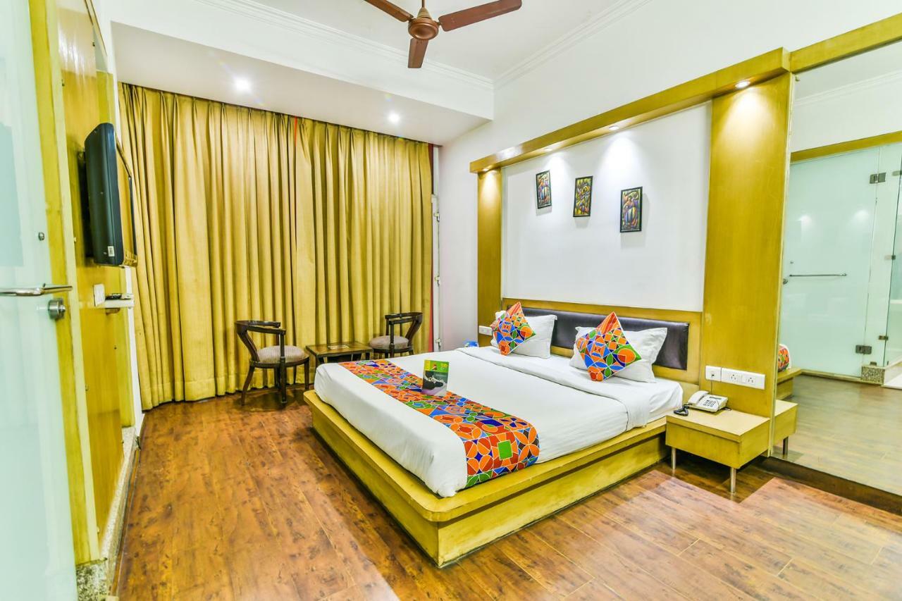 Hotel Parth Inn Ґазіабад Екстер'єр фото