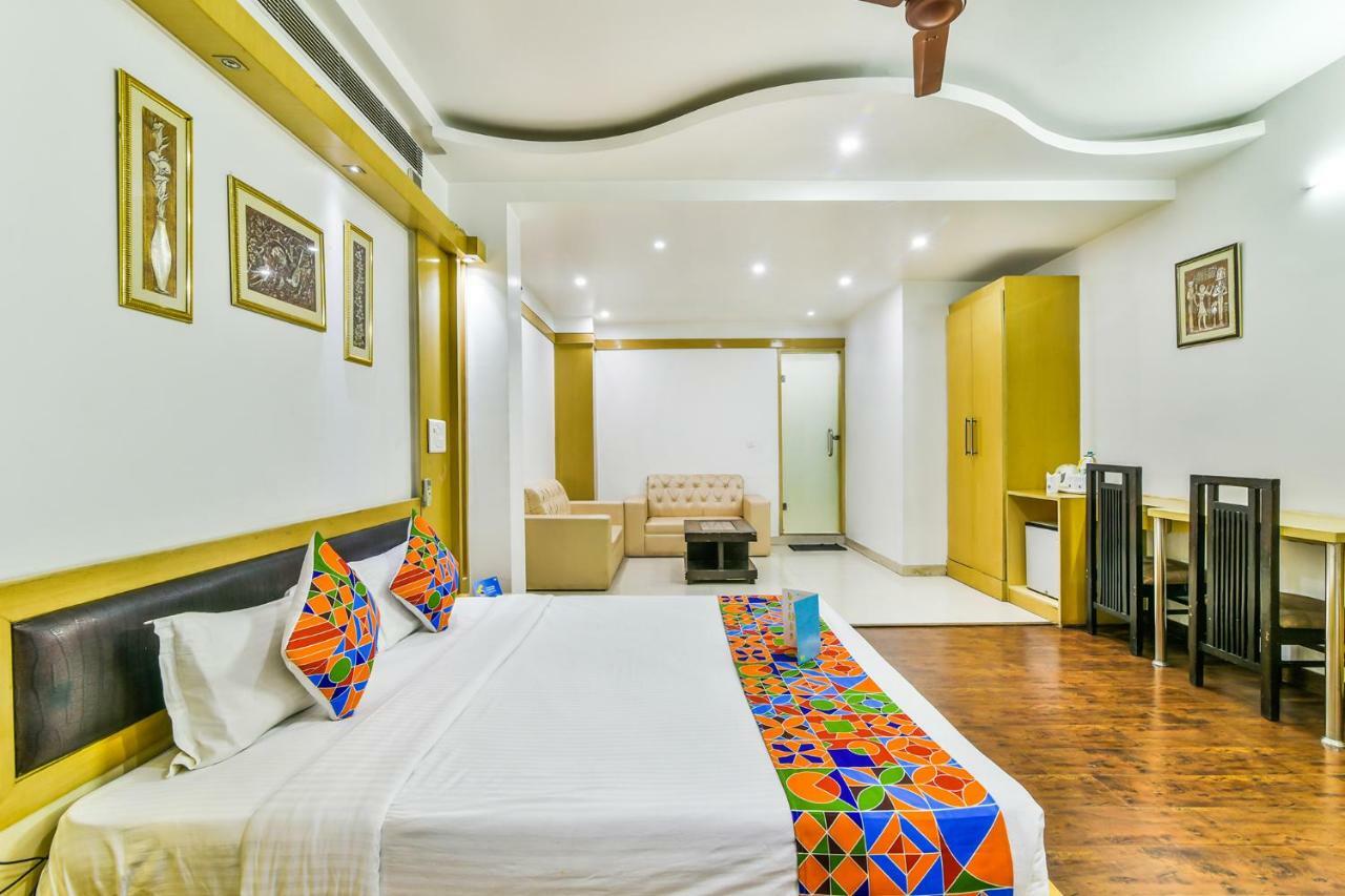 Hotel Parth Inn Ґазіабад Екстер'єр фото