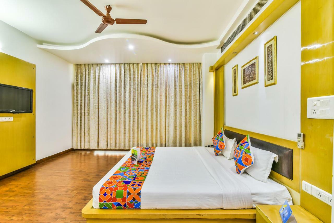 Hotel Parth Inn Ґазіабад Екстер'єр фото