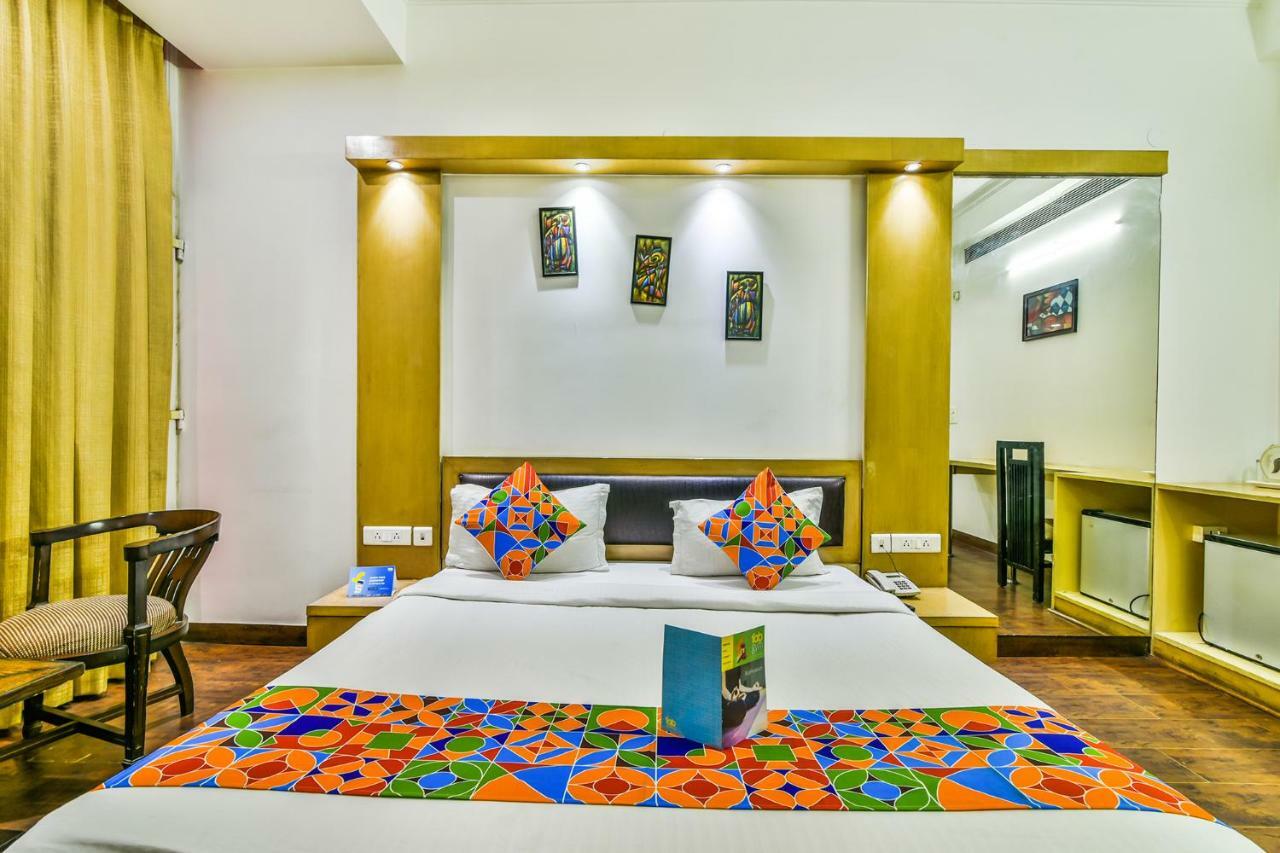 Hotel Parth Inn Ґазіабад Екстер'єр фото
