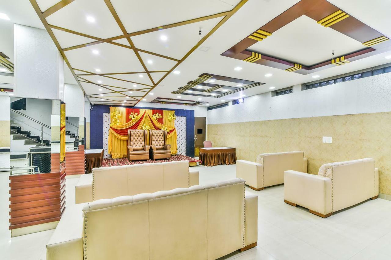 Hotel Parth Inn Ґазіабад Екстер'єр фото