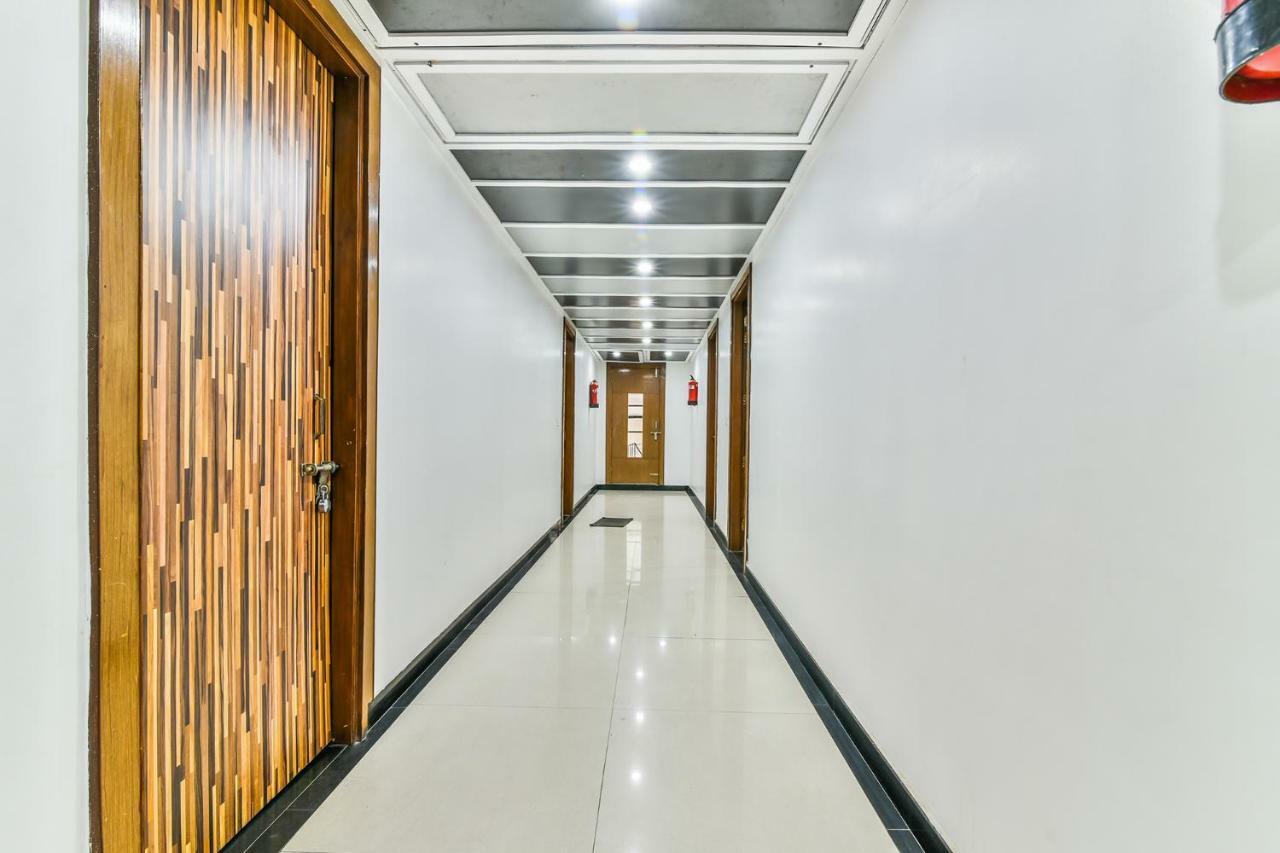 Hotel Parth Inn Ґазіабад Екстер'єр фото