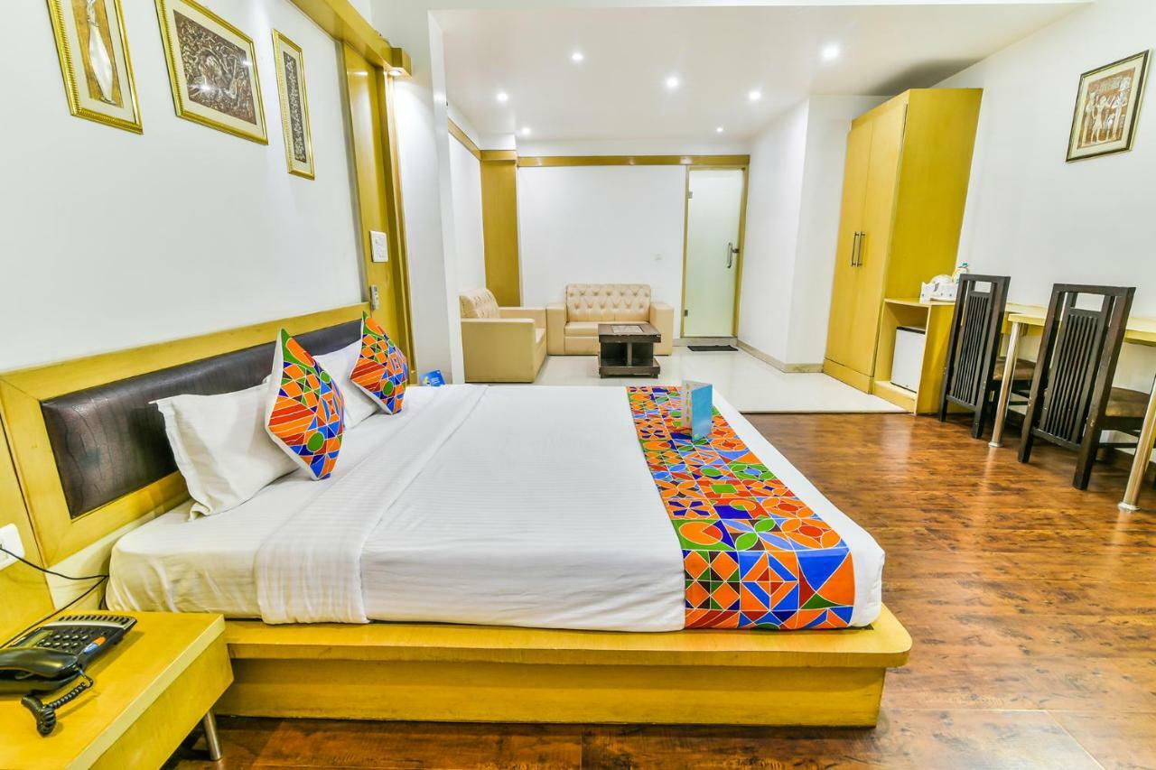 Hotel Parth Inn Ґазіабад Екстер'єр фото