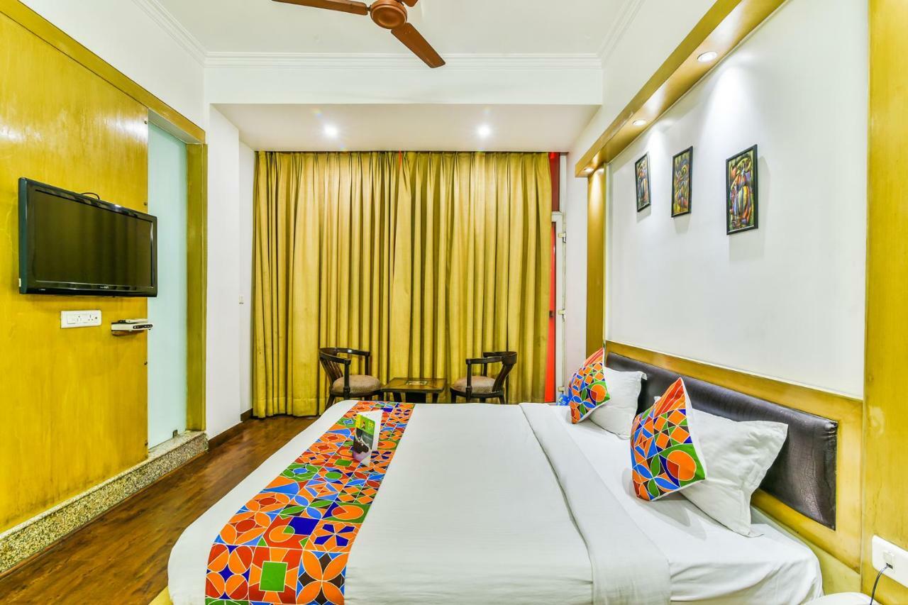 Hotel Parth Inn Ґазіабад Екстер'єр фото
