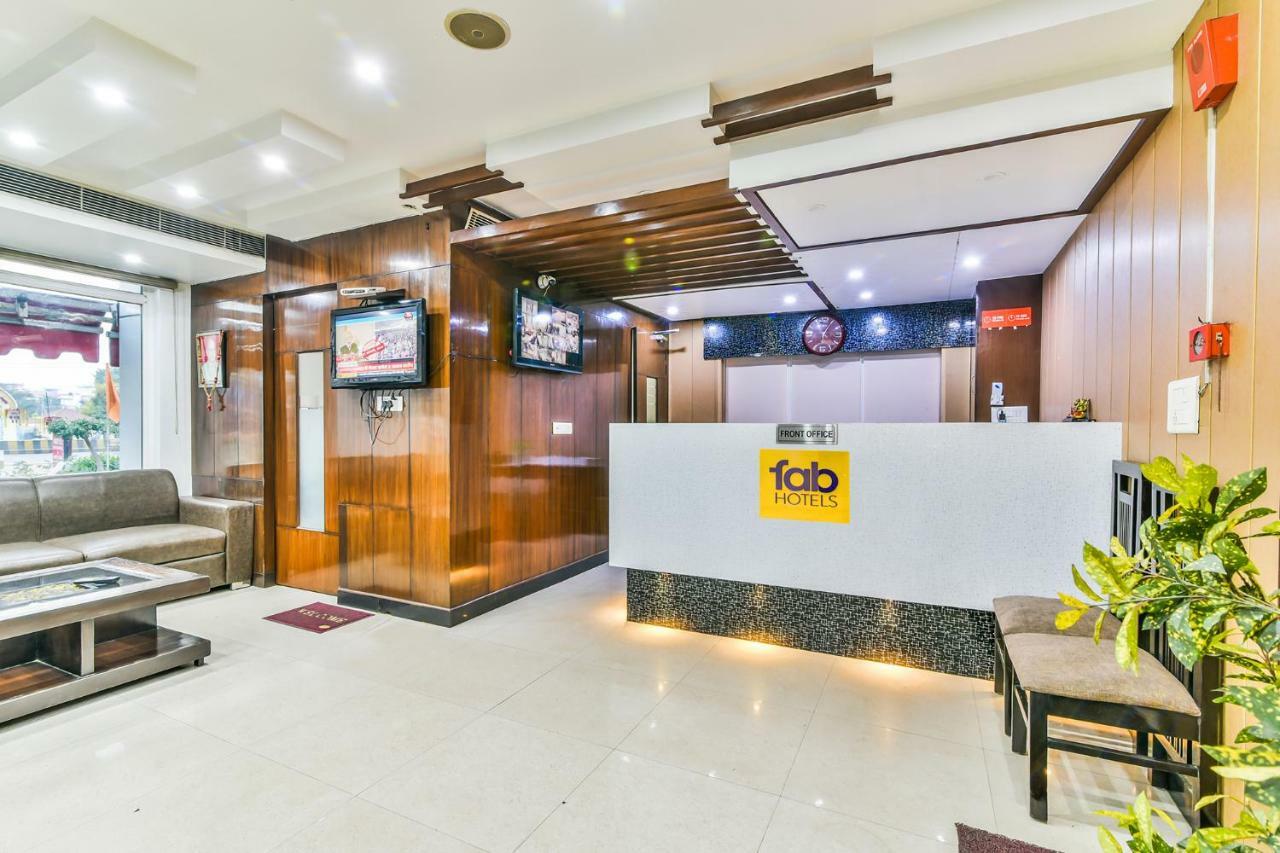 Hotel Parth Inn Ґазіабад Екстер'єр фото