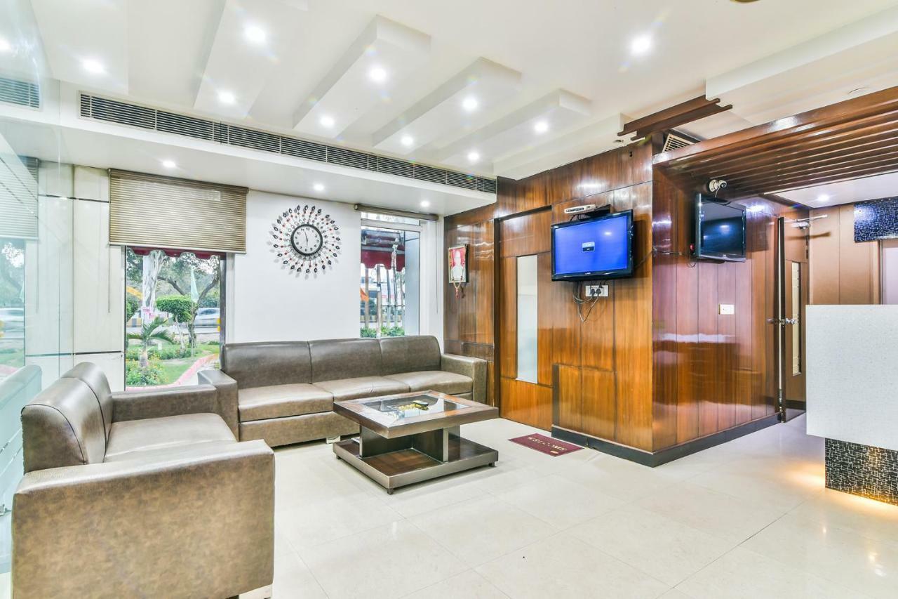 Hotel Parth Inn Ґазіабад Екстер'єр фото