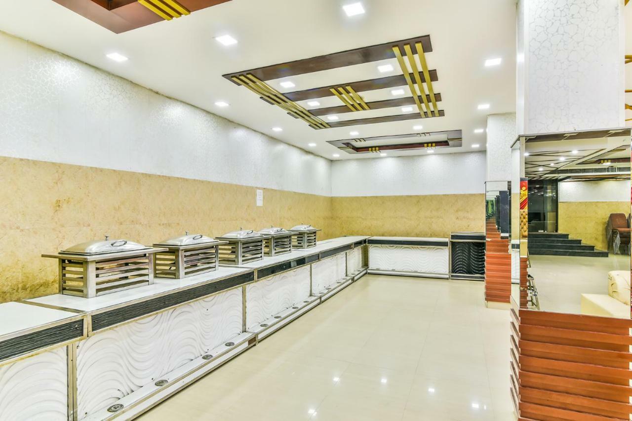 Hotel Parth Inn Ґазіабад Екстер'єр фото