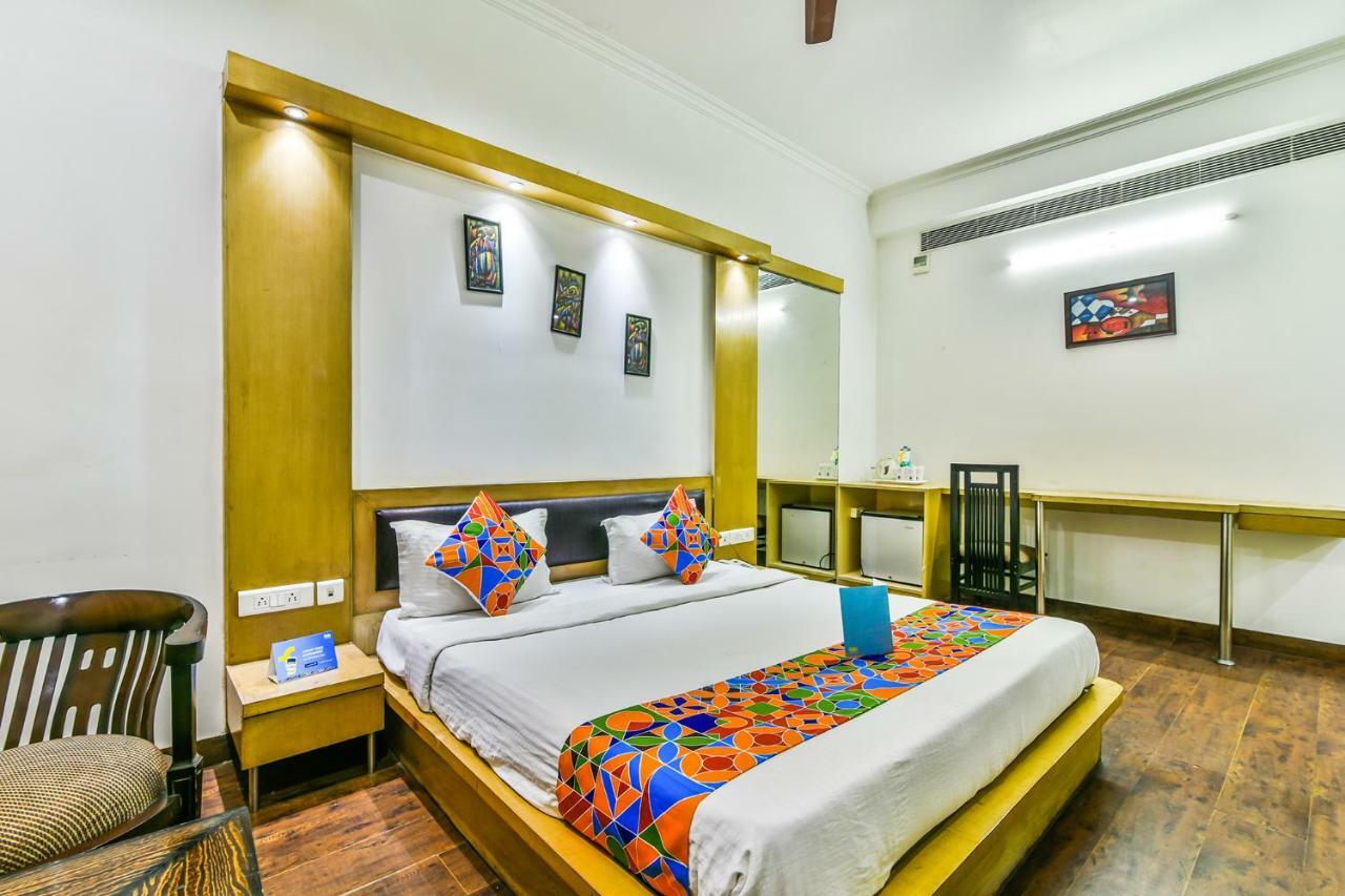 Hotel Parth Inn Ґазіабад Екстер'єр фото