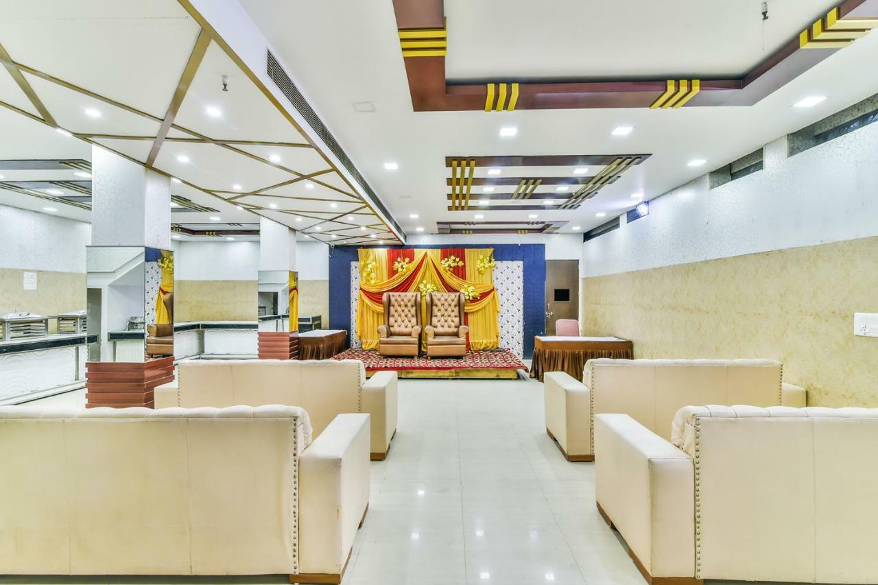 Hotel Parth Inn Ґазіабад Екстер'єр фото
