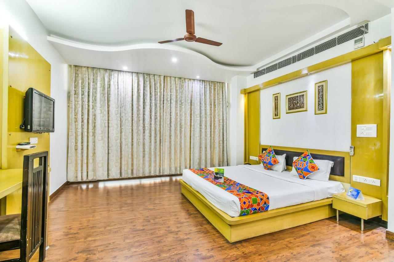 Hotel Parth Inn Ґазіабад Екстер'єр фото