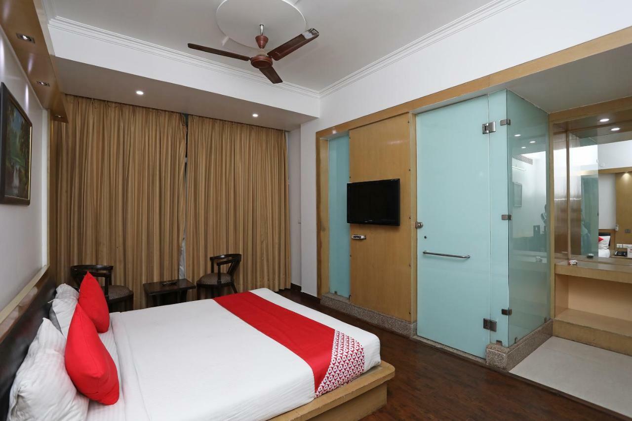 Hotel Parth Inn Ґазіабад Екстер'єр фото
