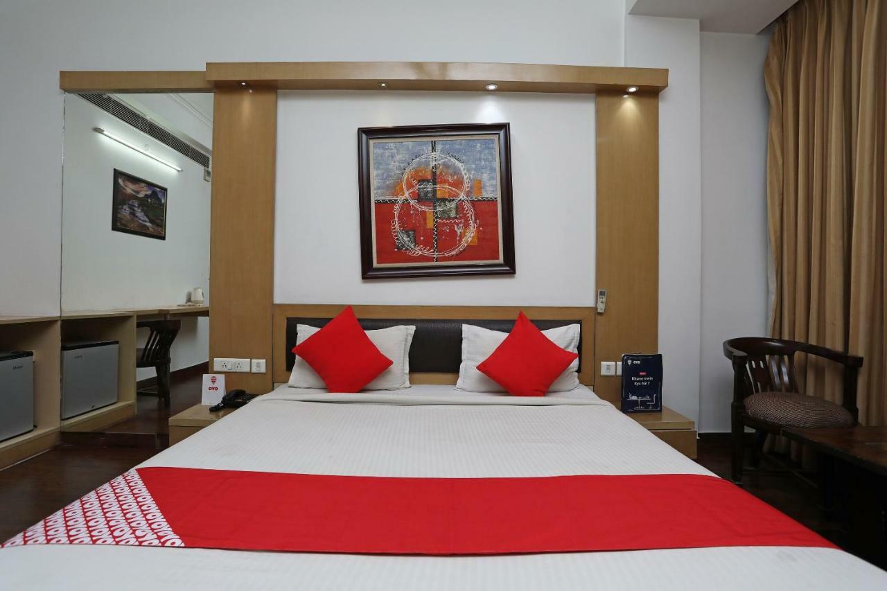 Hotel Parth Inn Ґазіабад Екстер'єр фото